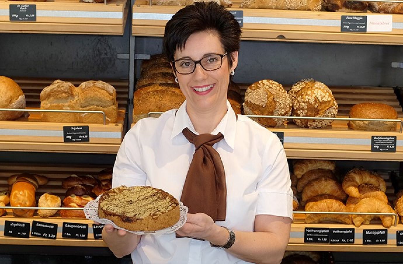 Barbara Richner - Schokolade - Nougat - Schweizer Schokolade - Pralinen - Schoggistängeli - weisse Schokolade - Napolitains - Osterhase Schokolade- Krokant- Schokoriegel - Schokoladentafel - Milchschokolade - Tafelschokolade - Branche Schokolade - Nougat kaufen - Mandelkrokant - Schokoladengeschenke - Schokoladenherz - Schoggi Hasen