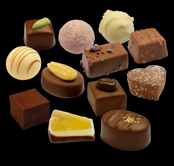 Pralinen - Schokolade - Nougat - Schweizer Schokolade - Pralinen - Schoggistängeli - weisse Schokolade - Napolitains - Osterhase Schokolade- Krokant- Schokoriegel - Schokoladentafel - Milchschokolade - Tafelschokolade - Branche Schokolade - Nougat kaufen - Mandelkrokant - Schokoladengeschenke - Schokoladenherz - Schoggi Hasen